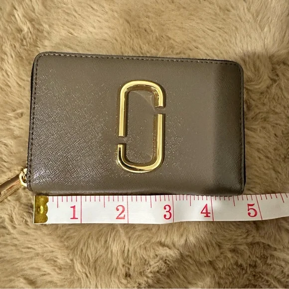 Marc Jacobs Gray Wallet with Gold Accent - Picture 6 of 7